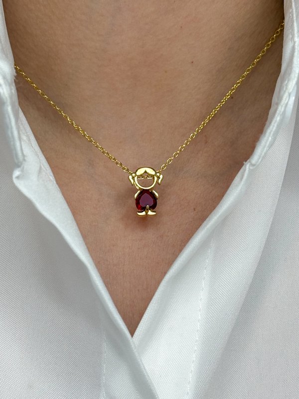Niña corazón rojo