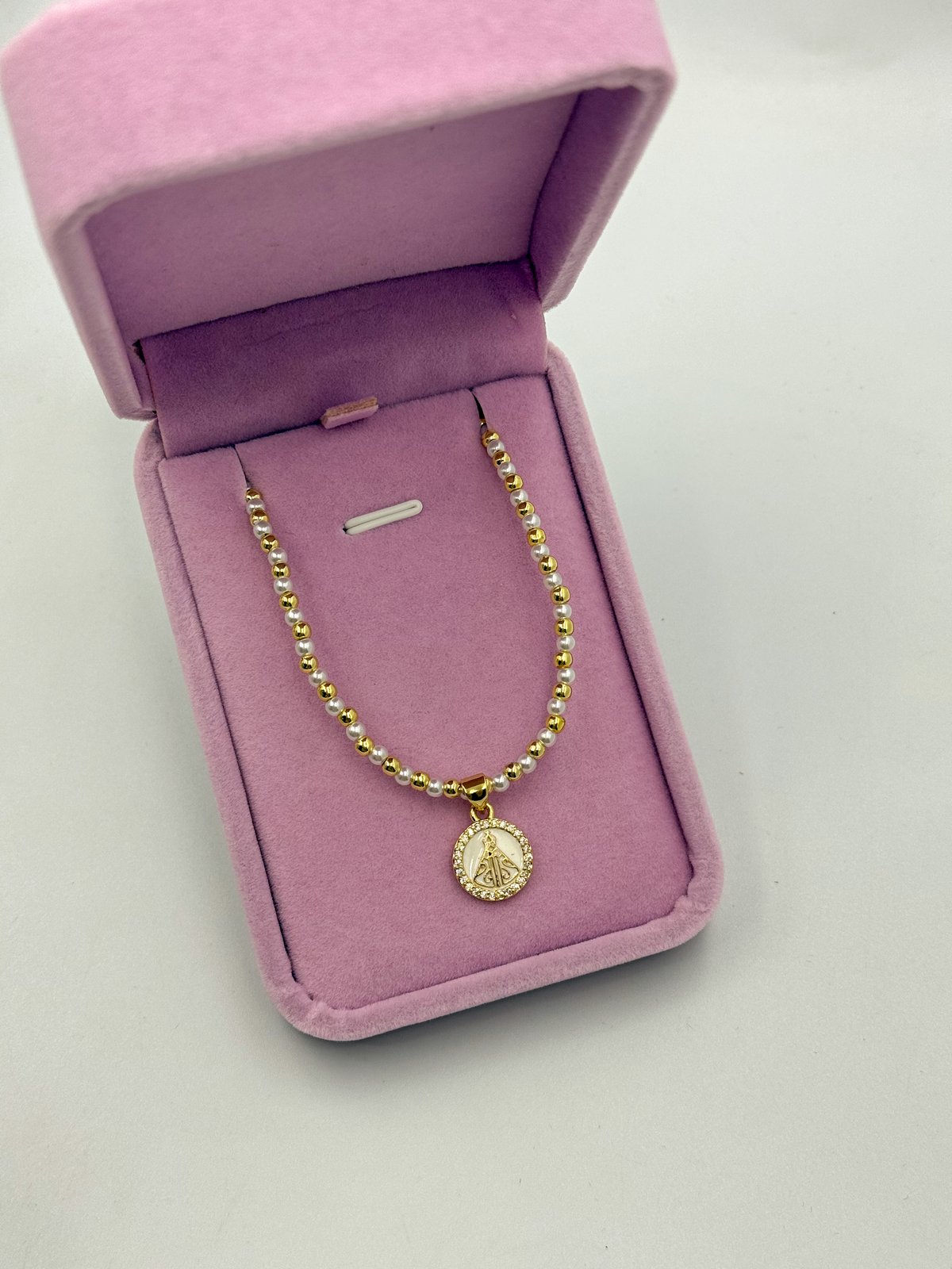 Virgencita en perlas y dorado  - 2