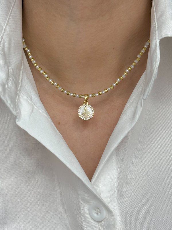 Virgencita en perlas y dorado 