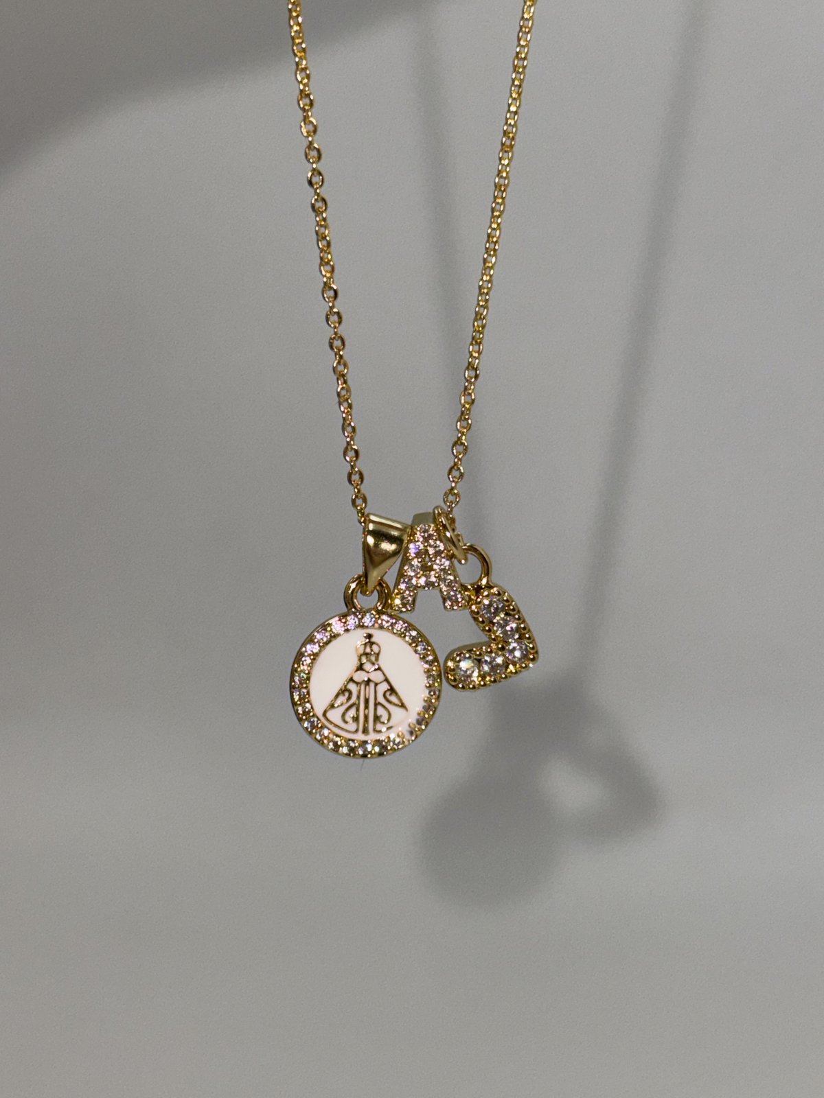 Collar Virgencita + corazoncito + inicial  - 2