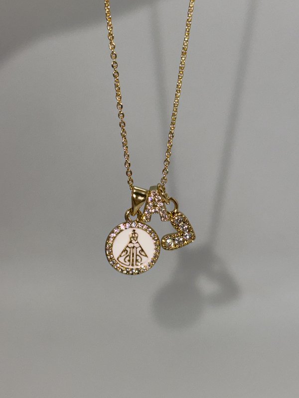 Collar Virgencita + corazoncito + inicial 