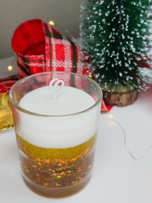 Magia Navideña. Vela decorativa con efecto globo de nieve.