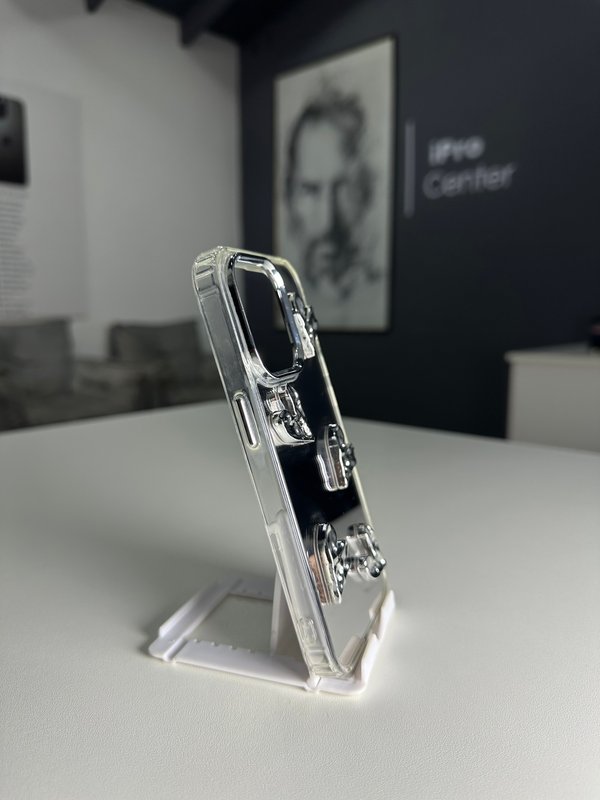 Case espejado con detalles de corazones