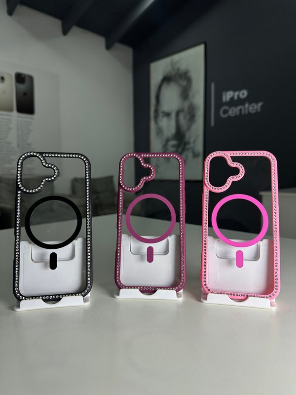 Case con detalles de brillos y bordes reforzados 