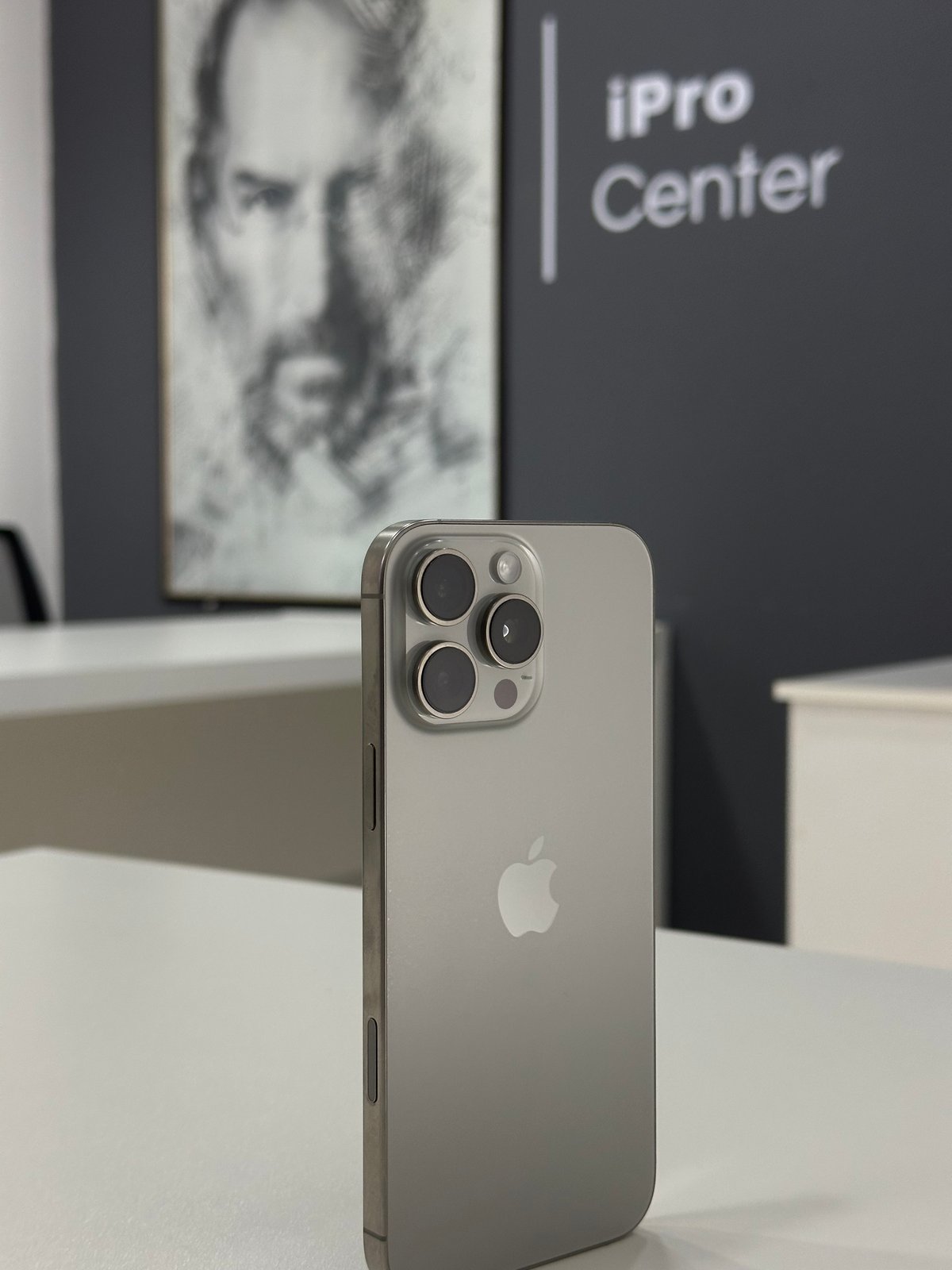 iPhone 16 Pro Max -  Natural  - 4