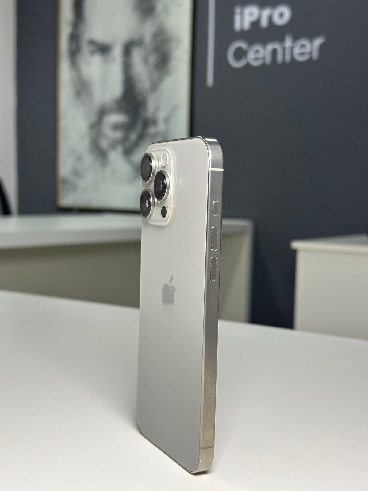 iPhone 16 Pro Max -  Natural  - 3