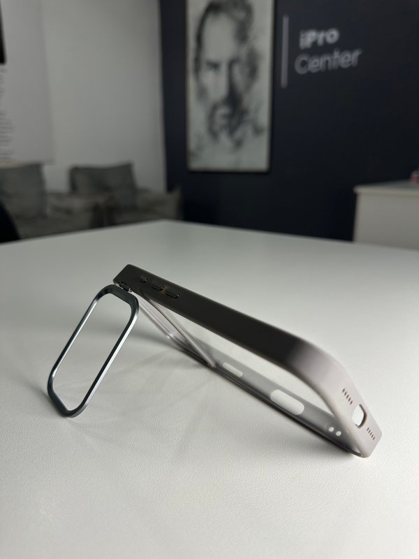 Case transparente con bordes reforzados 