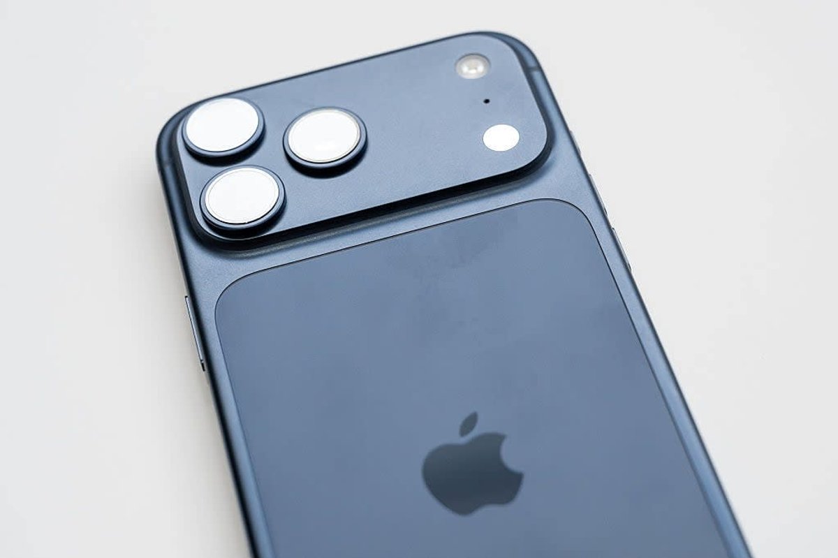 iPhone 17 Pro Max 2TB - Deep Blue - 3