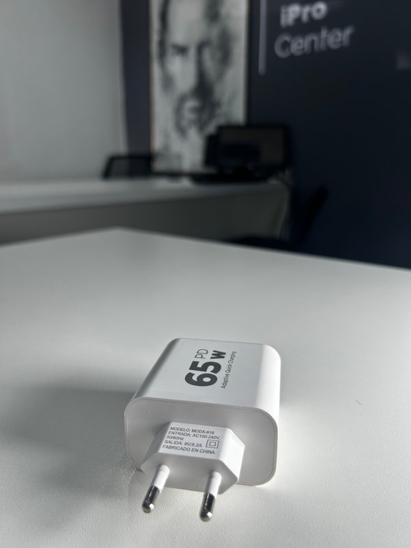 Fuente de 65W con 3 entradas USB - C