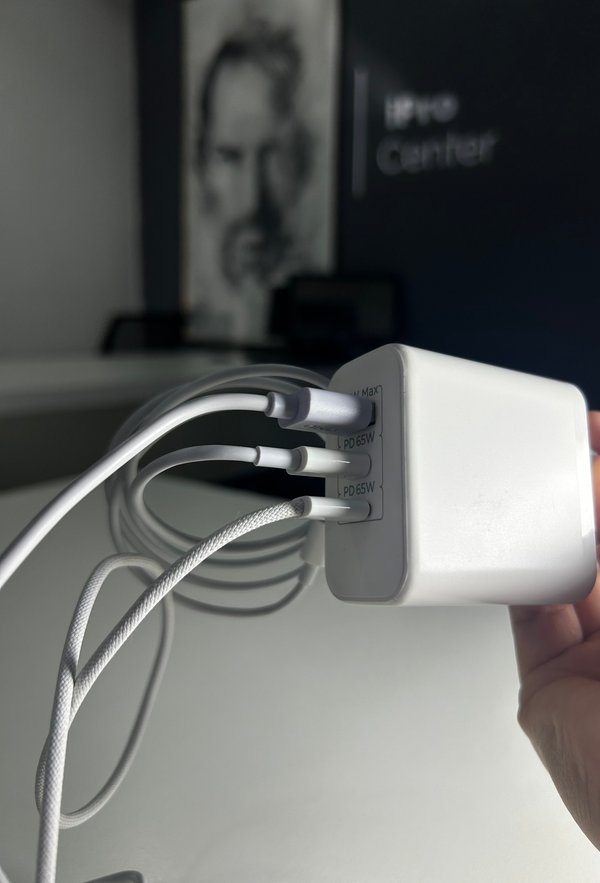 Fuente de 65W con 3 entradas USB - C