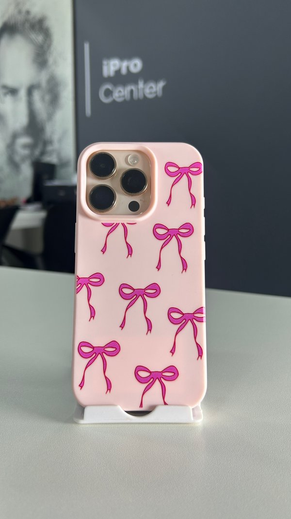 Case con diseños de moños y a rayas 