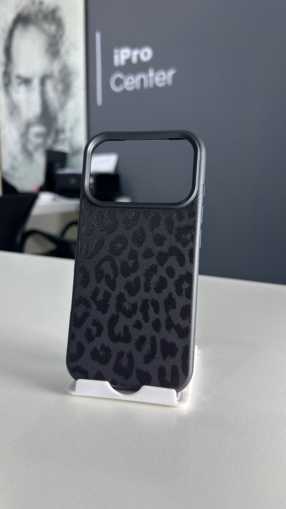 Case negro con efecto animal print - 17 Pro  - 2