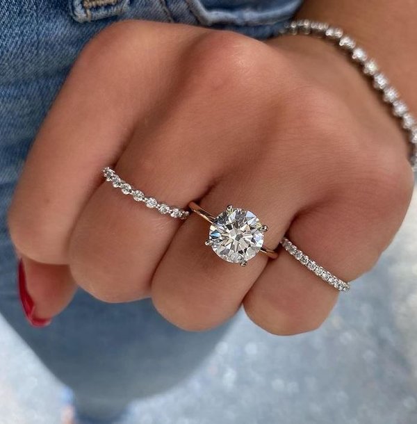 Anillo Punto de Luz.   Zirconia 5A