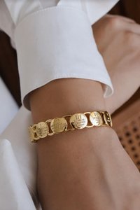 Brazalete 10 mandamientos.  Bañado en oro 18k