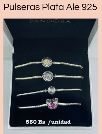 Pulseras con dijes decorativos
