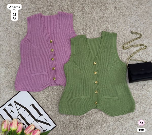 Chalequito de hilo con botones 