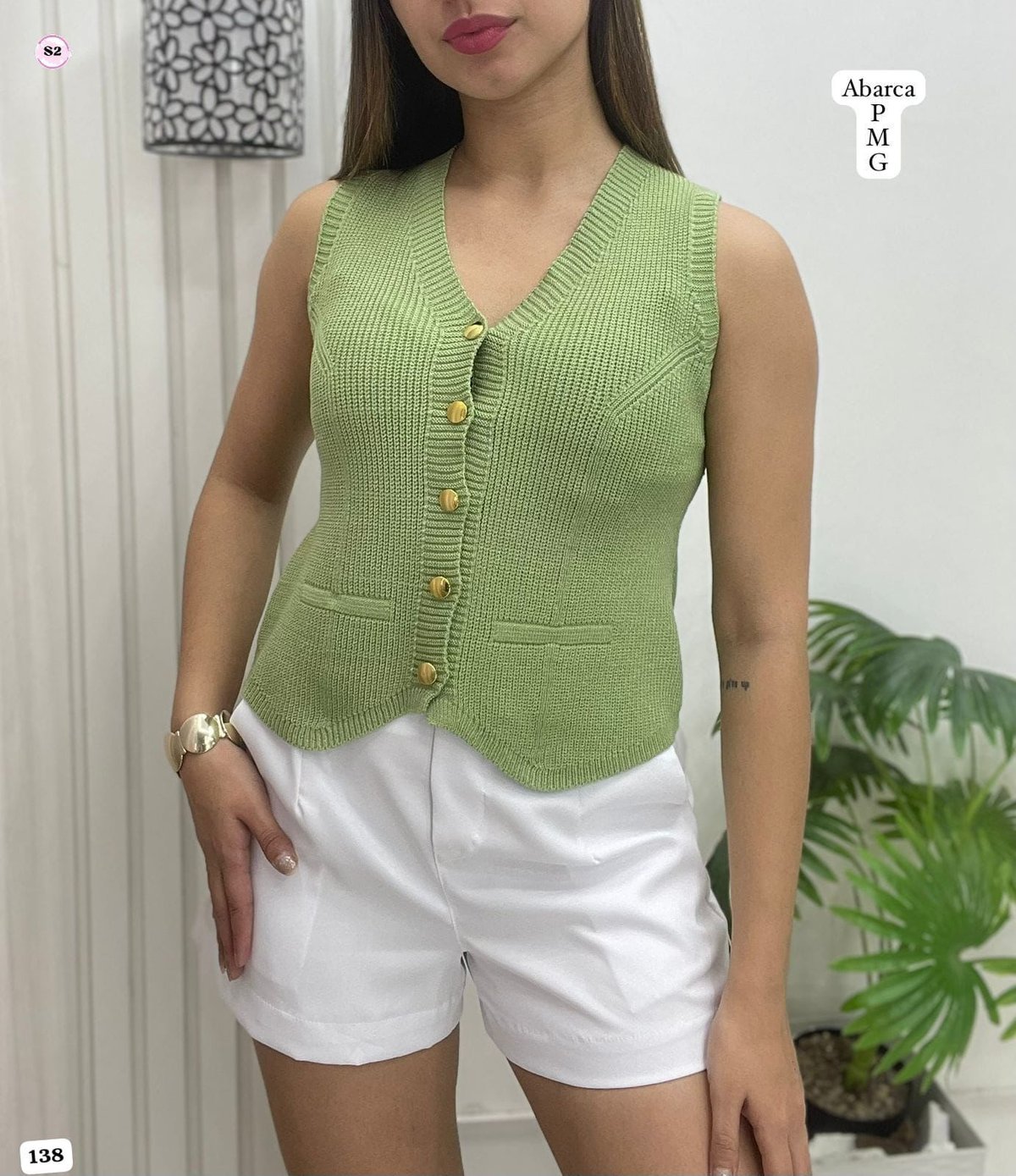 Chalequito de hilo con botones