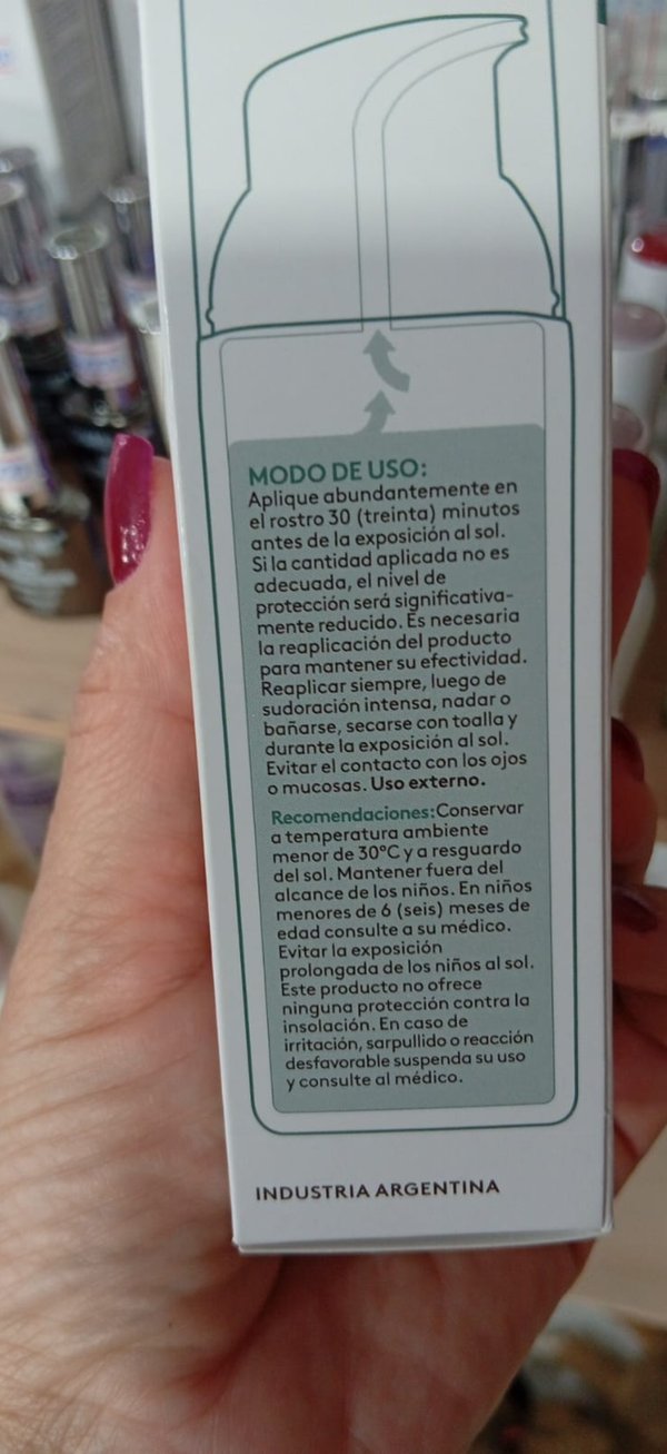 protector solar facial aveno