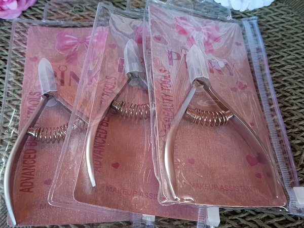 Corta cuticula pinky
