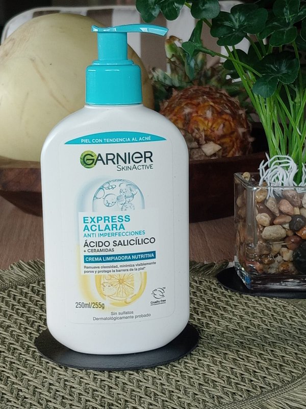 crema limpiadora con ácido salicilico Garnier