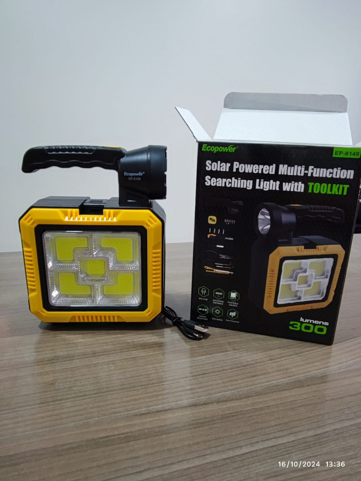 Linterna multifuncional con panel solar