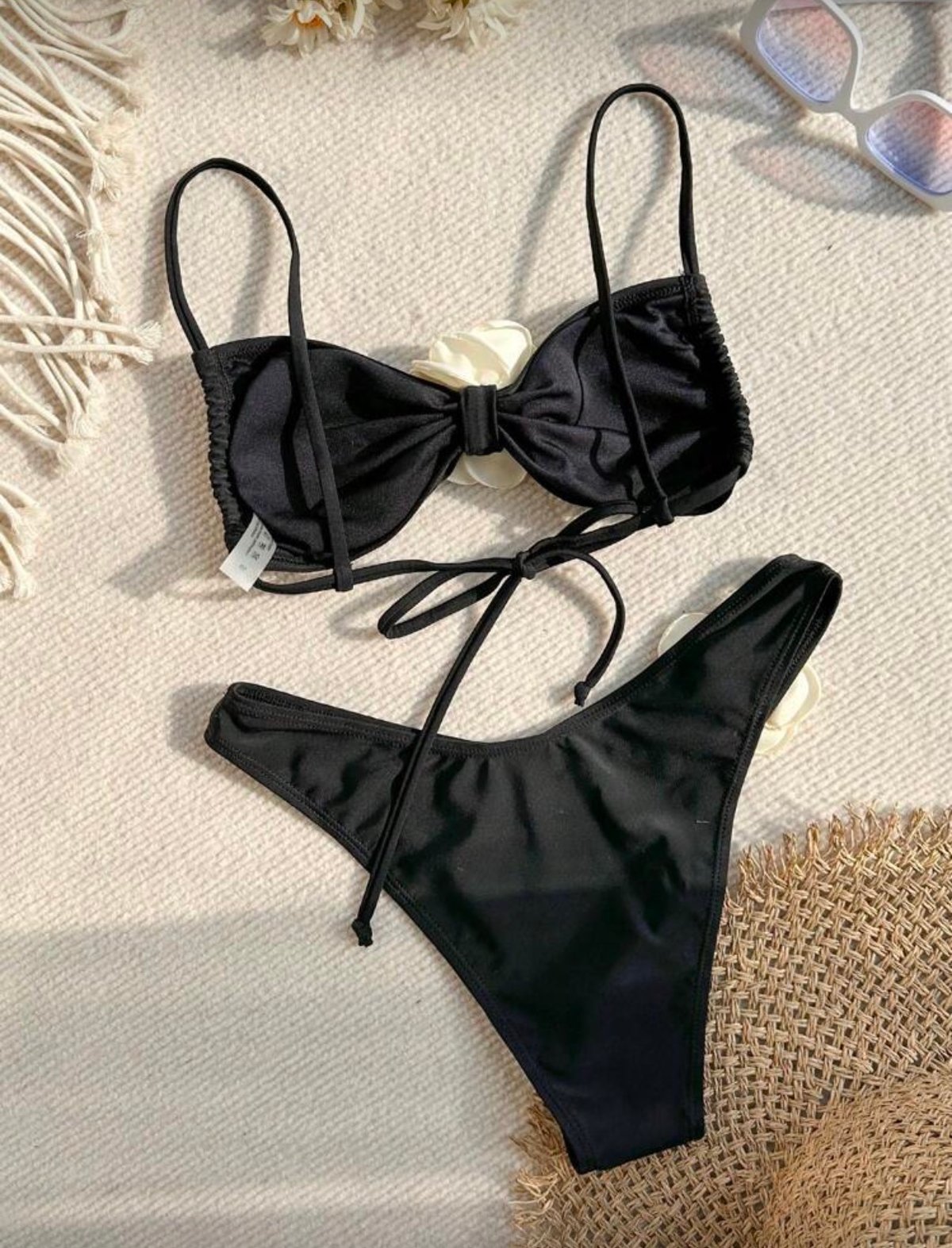 Bikini negro c/ flor - 2