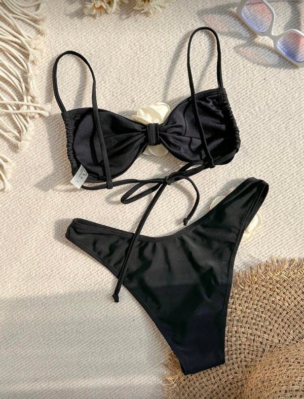 Bikini negro c/ flor