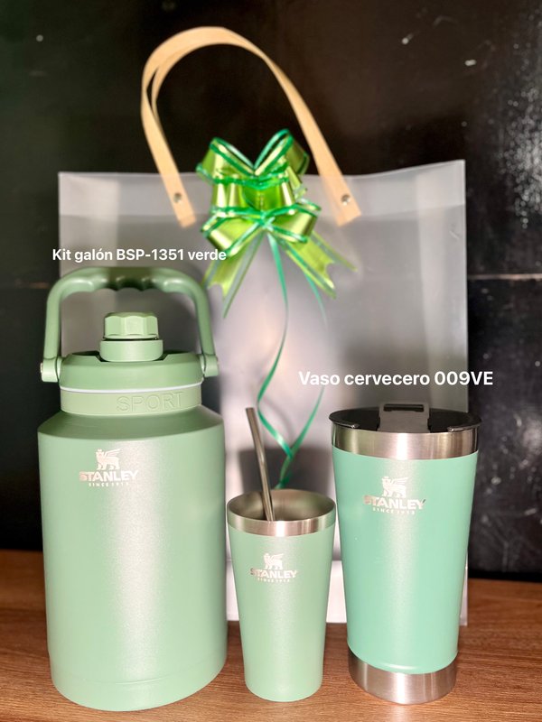 🎁 ¡Celebra el Día de la Amistad con el regalo perfecto! 💝 Incluye: ✨ Galón con guampa ✨Bolsa de regalo ✨ Vaso térmico Un detalle práctico y especial para sorprender a esa persona que tanto aprecias. 💖 ¡Stock limitado!