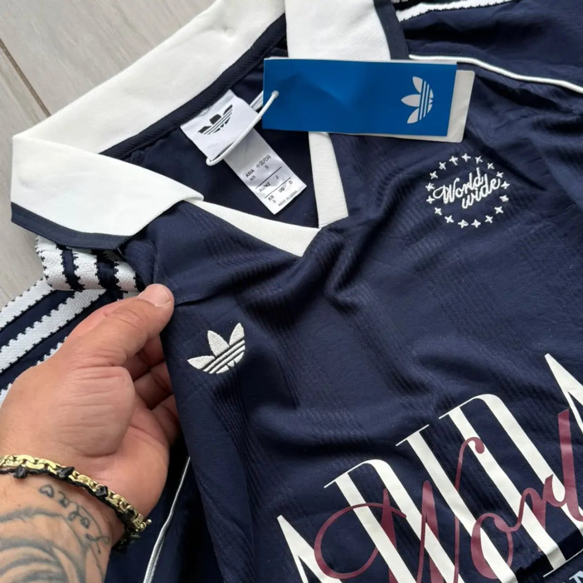  Camiseta Retro Adidas Originals "Worldwide" en dos colores - 6