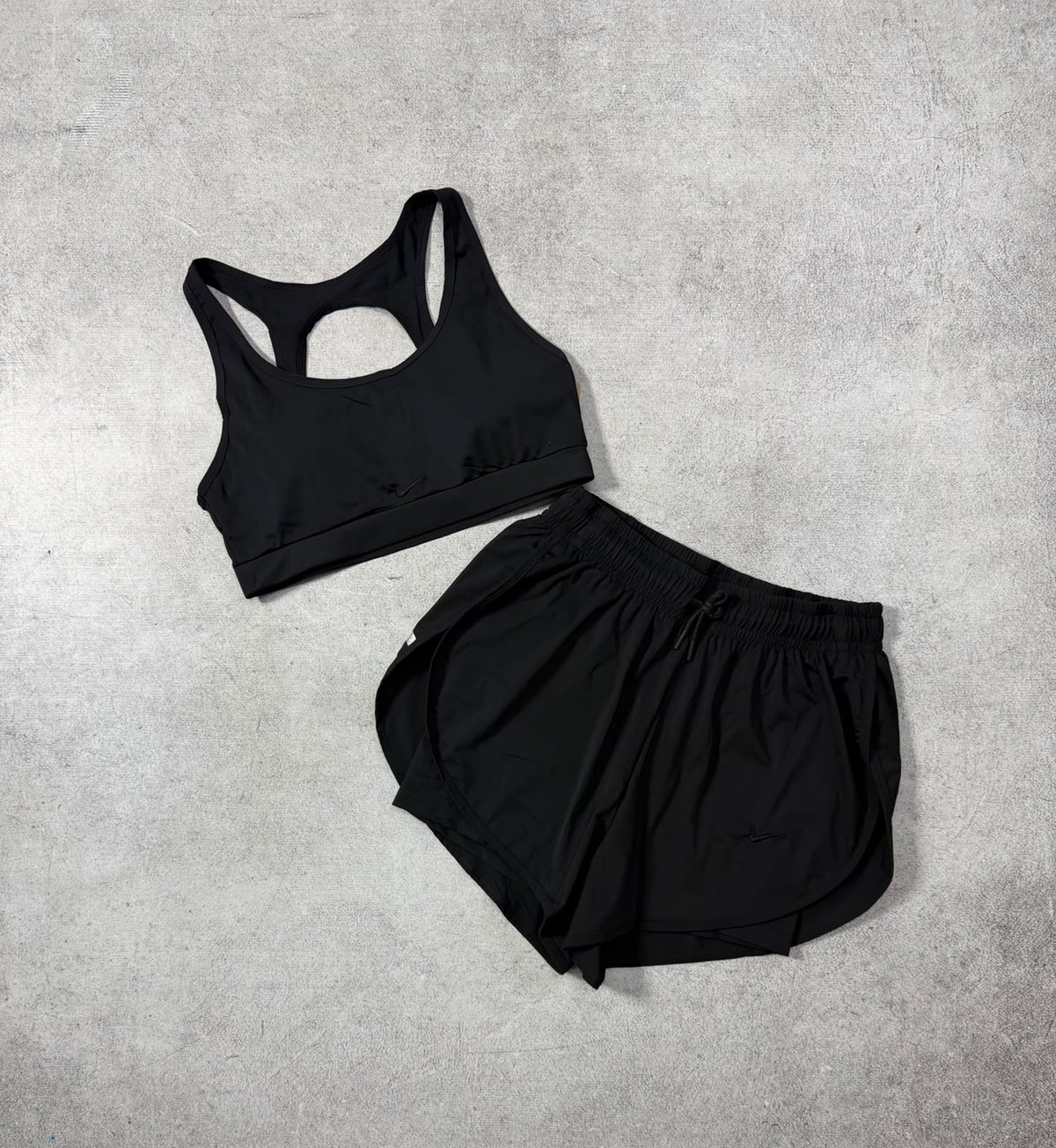 Conjunto deportivo de top y short con calza Nike - 6