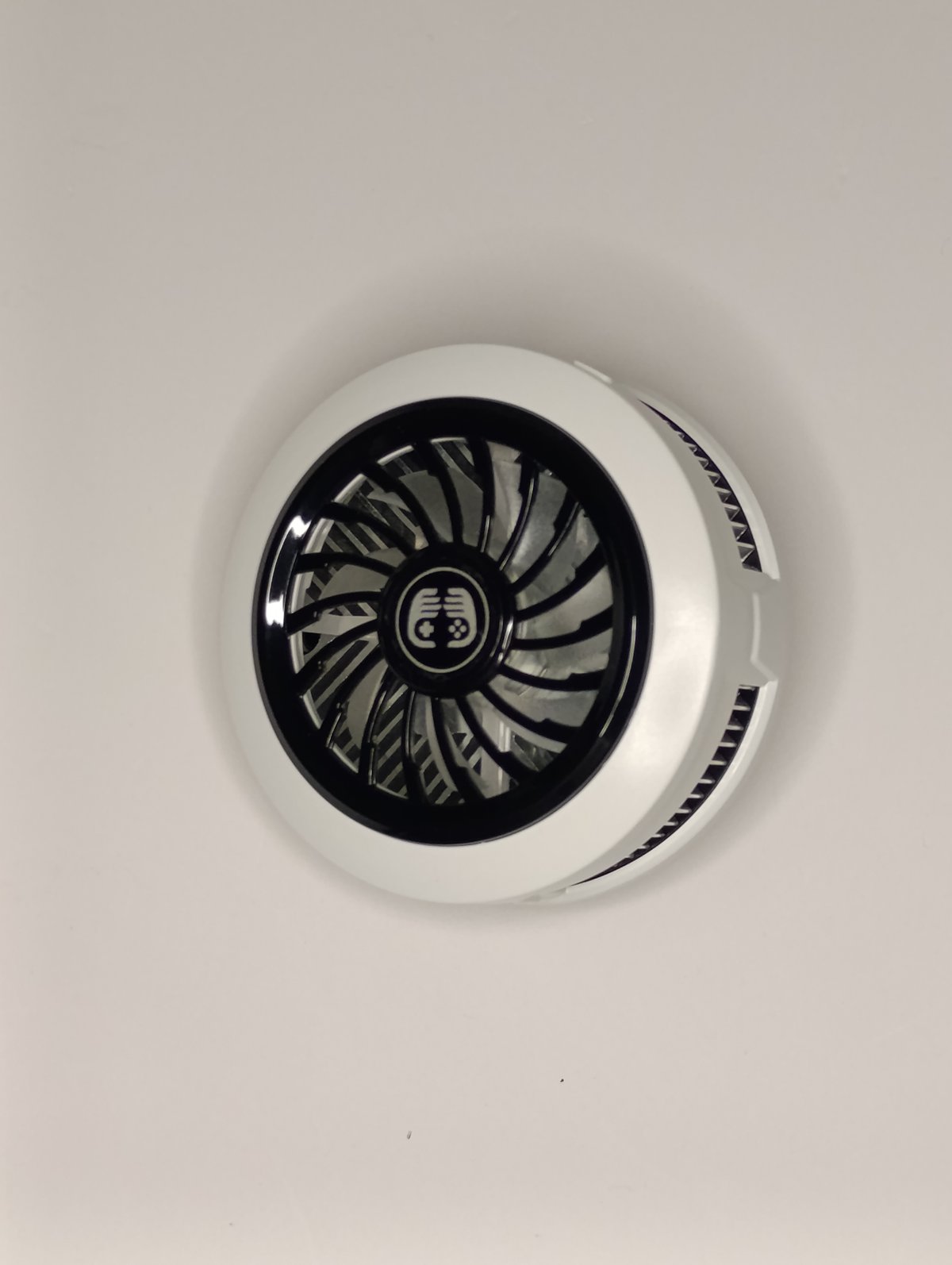 Cooler para celular Guqile FS27 - Potencia 12W con RGB y Sujeción Dual - enfriador de celulares - 7