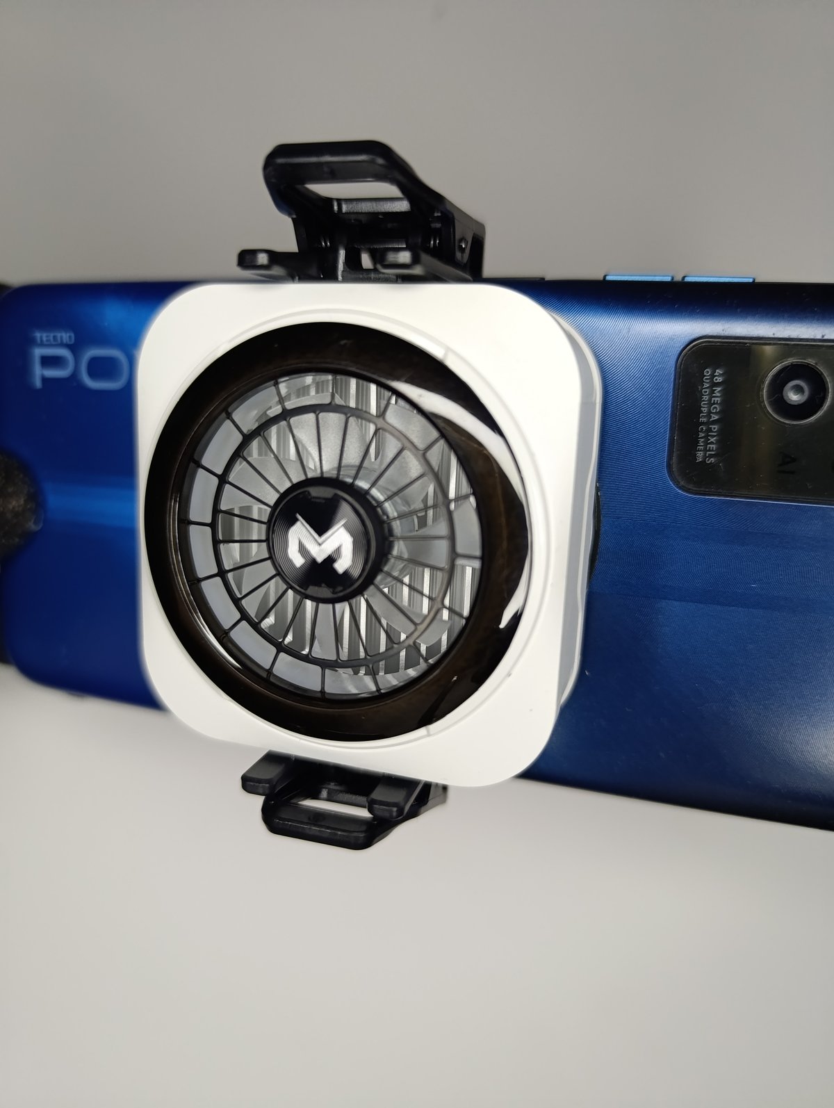 Cooler para celular Magnético Memo CX21 Pro - Potencia 18W con Sujeción Dual y RGB - enfriador de celular - 3