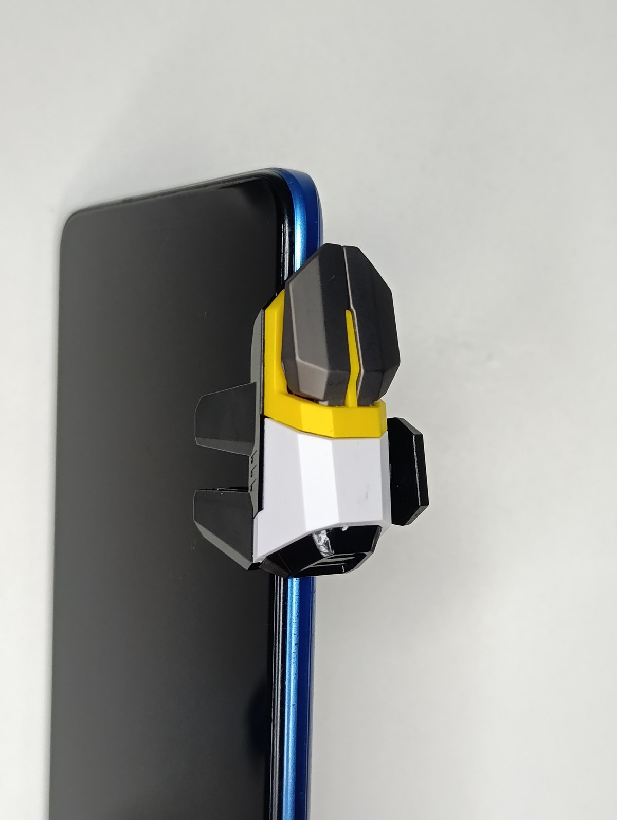 Gatillos Gamer X-Weapon D9 para Celular – Modo 6 Dedos - 3
