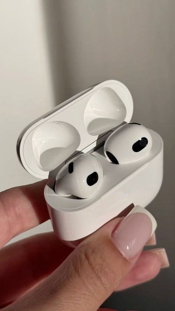 Auriculares Apple AirPods 5 con Cancelación Activa de Ruido Blanco - Original