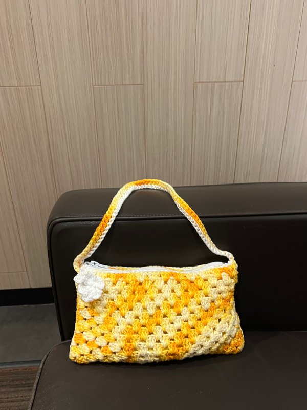 mini bolso con flores