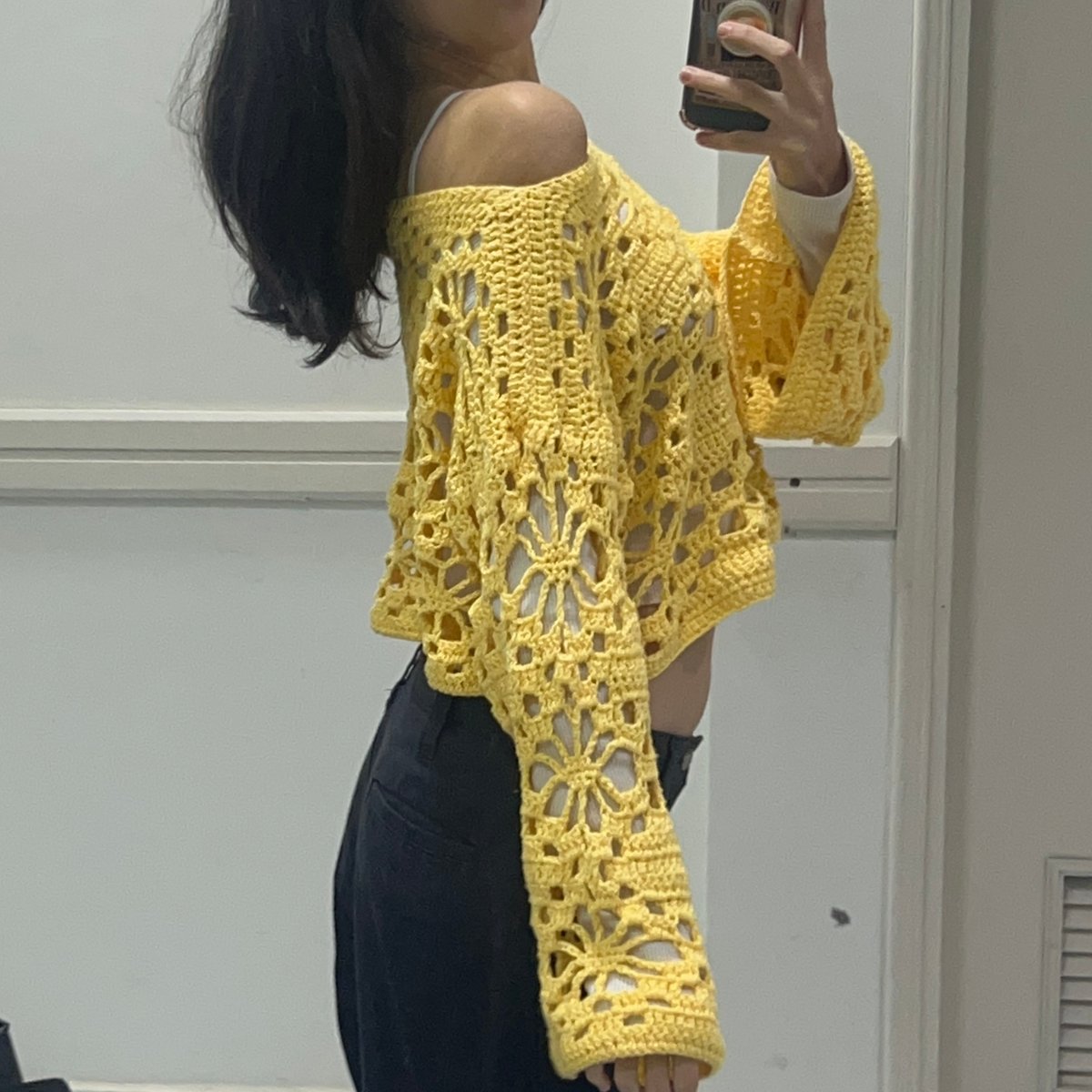 sweater calado con flor – modelo crop - 3