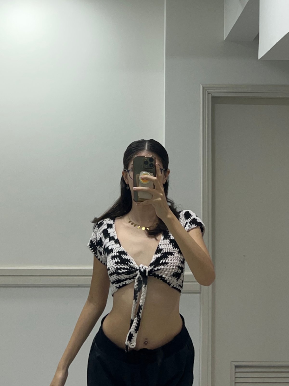 top con nudo frontal