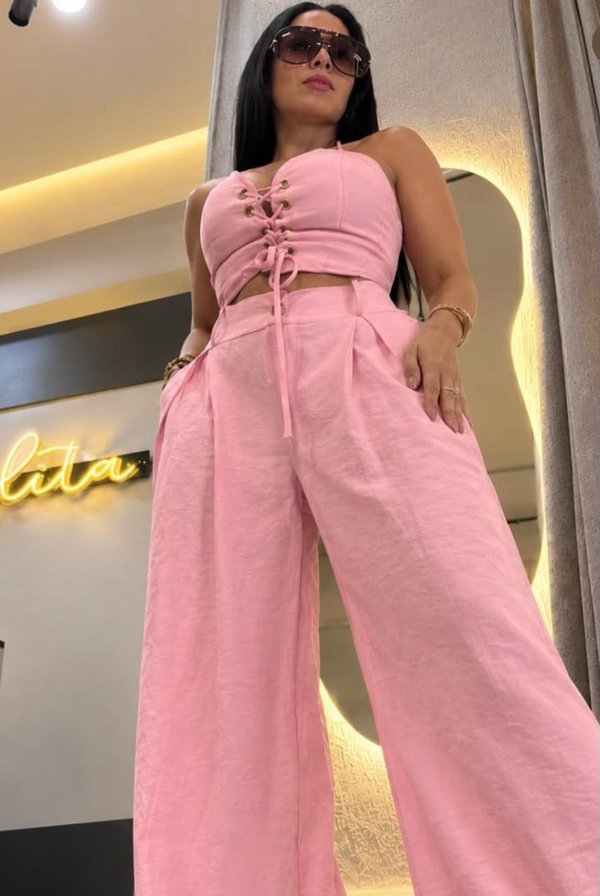 Conjunto de top con cordón y pantalón palazzo