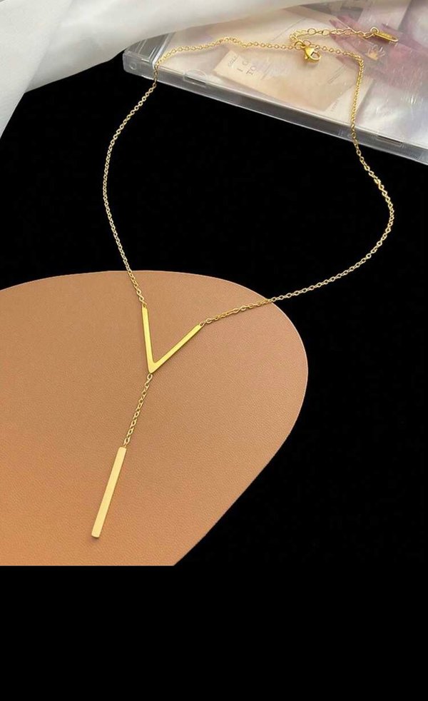 Collar con colgante en V