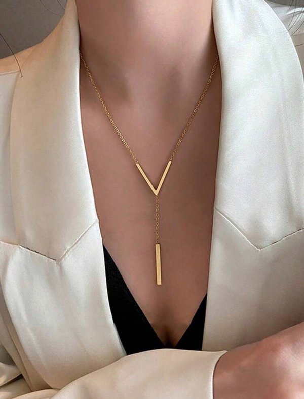 Collar con colgante en V