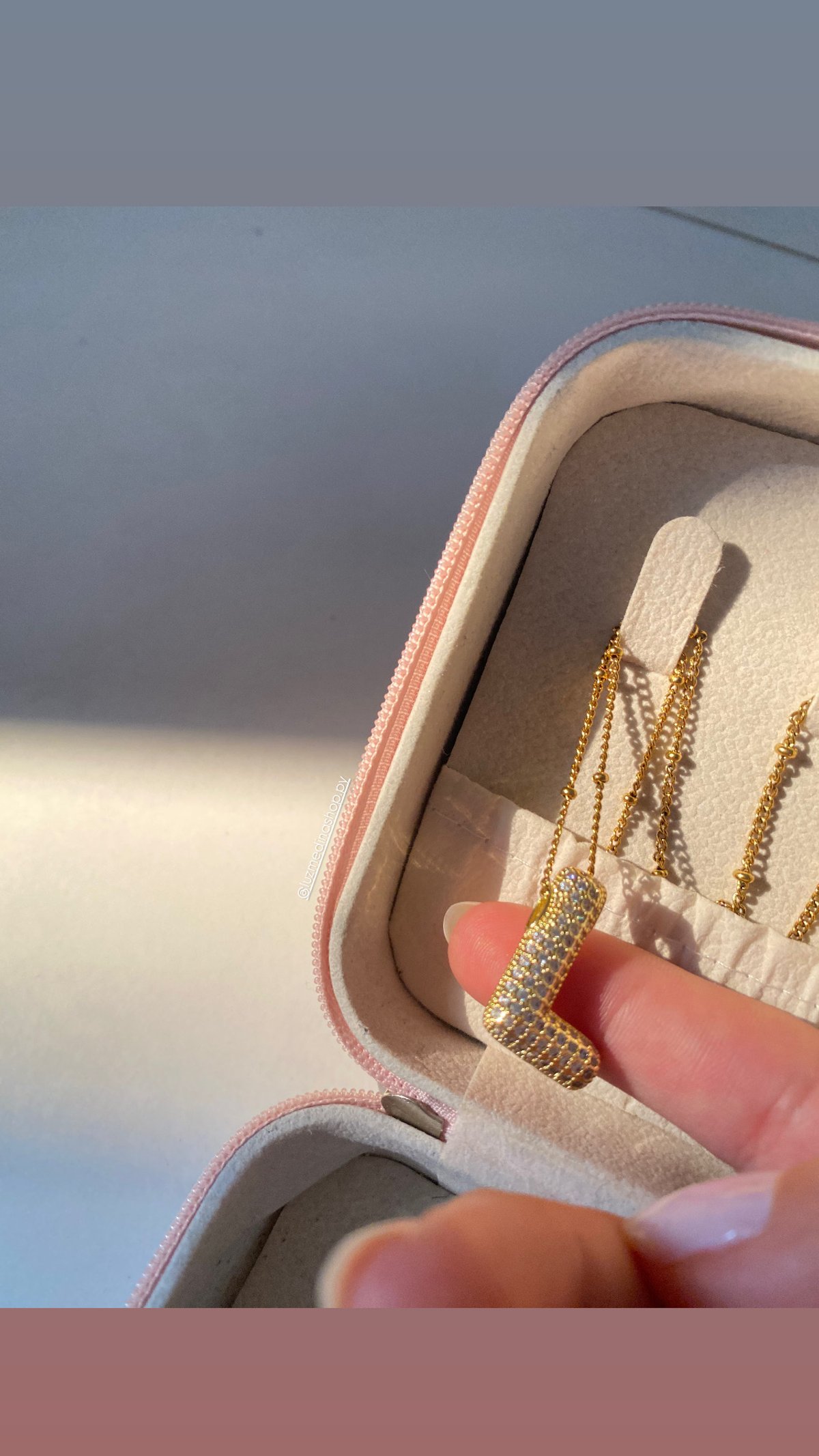 Collar inicial GLOBO de zirconias 