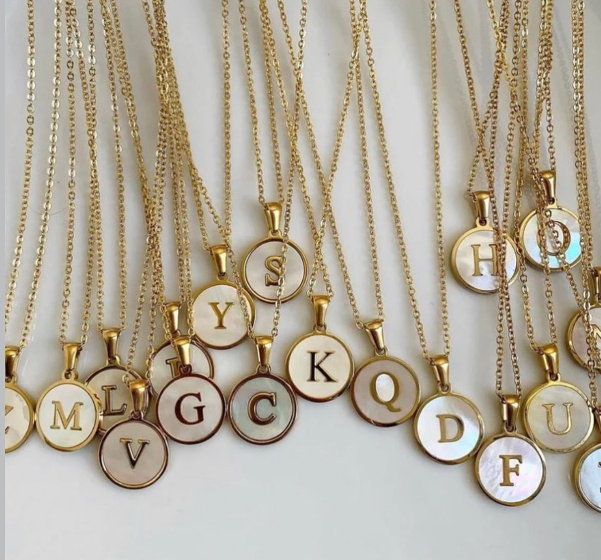 Collar Inicial de NÁCAR 