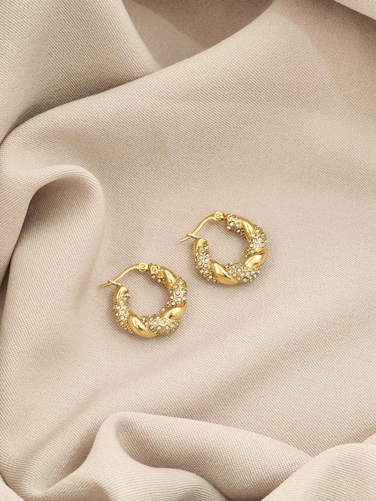 Aro diseño twisted con piedras