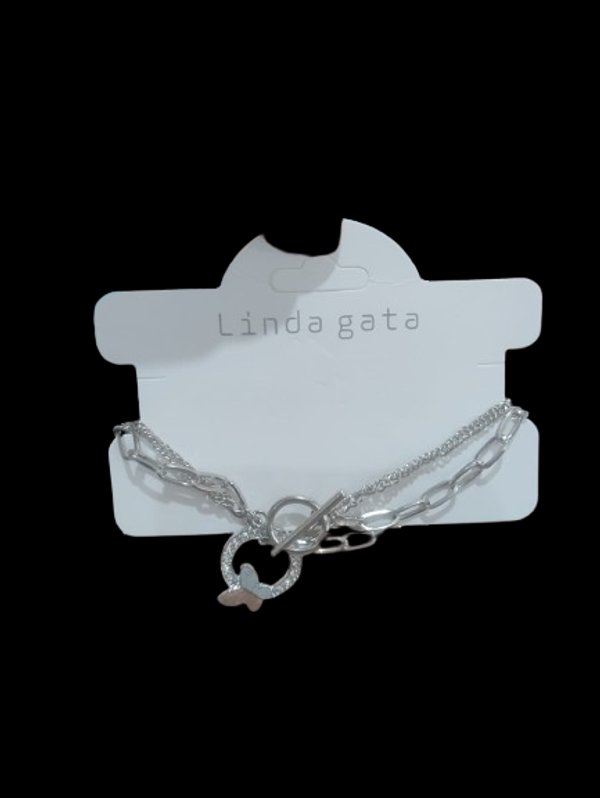 Pulsera doble plateada con detalle de mariposa