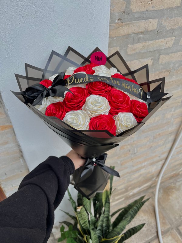 Ramo 25 rosas eternas