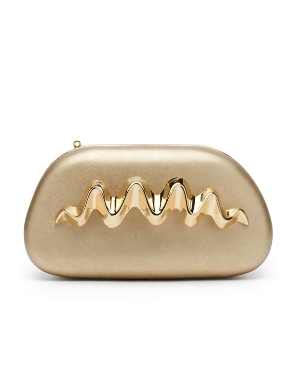 Cartera de mano ovalada con detalle ondulado