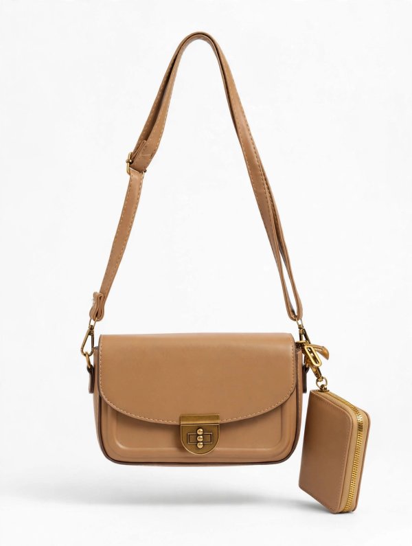 Cartera bandolera con solapa y broche