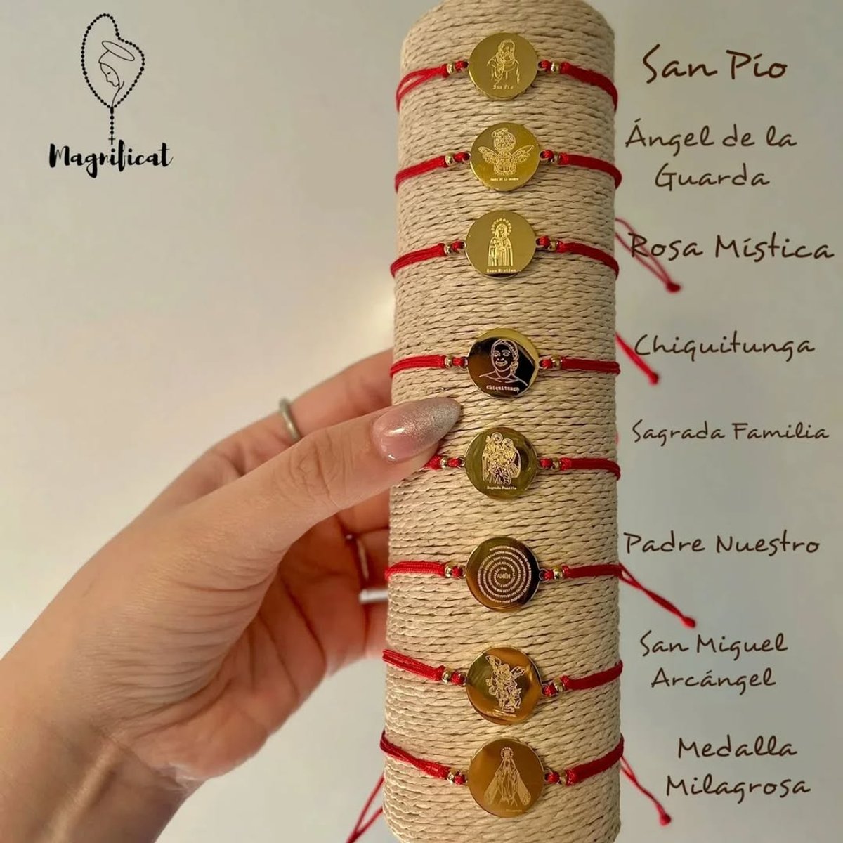 Pulseras de hilo rojo con varias devociones 