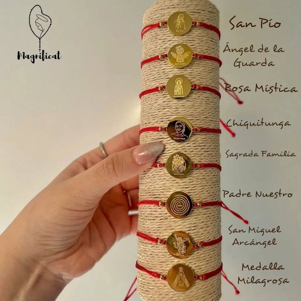 Pulseras de hilo rojo con varias devociones 