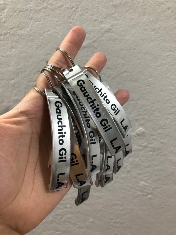 Llaveros abridores resinados 💜